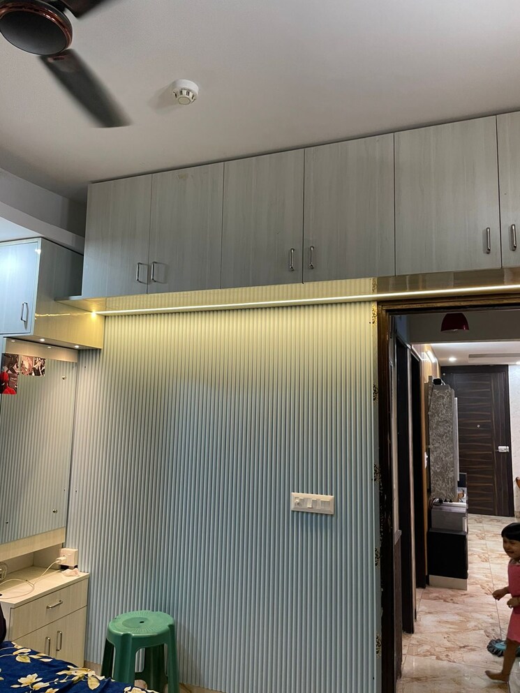 Room, nh 24 3 Bedroom 2000 Sq.Ft. Apartment In Nh 24 Ghaziabad 9812101