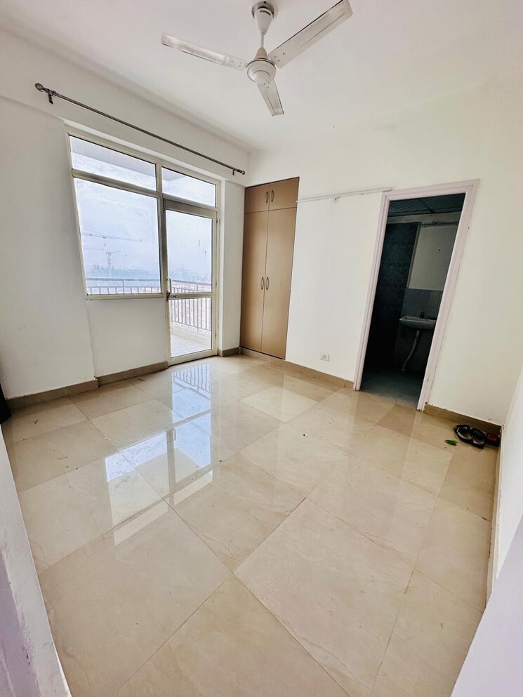 Room, suncity-avenue-76 2 Bedroom 582 Sq.Ft. Apartment In Sector 76 Gurgaon 9812090