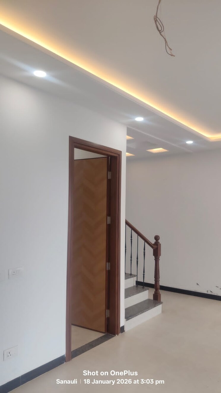 Room, dhakoli 3 Bedroom 113 Sq.Yd. Apartment In Dhakoli Zirakpur 9812114