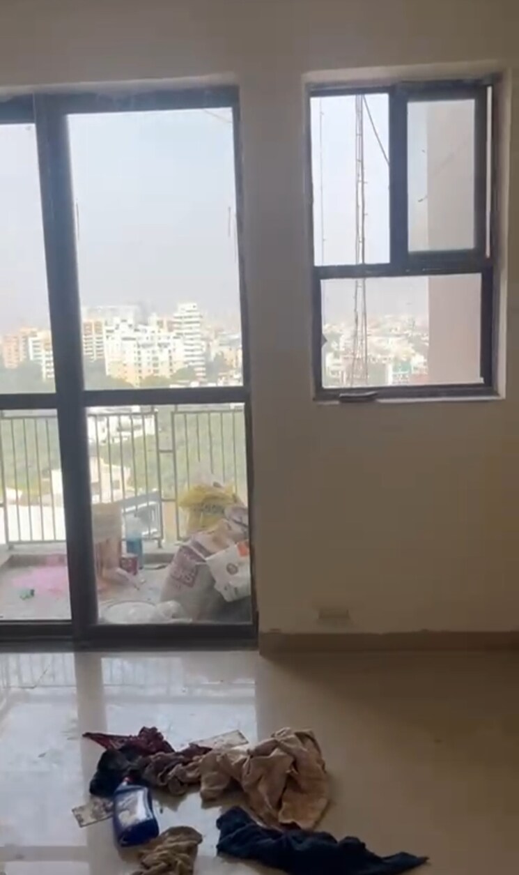 Room, unitech-uniworld-gardens-2 3 Bedroom 1355 Sq.Ft. Apartment In Sector 47 Gurgaon 9812137