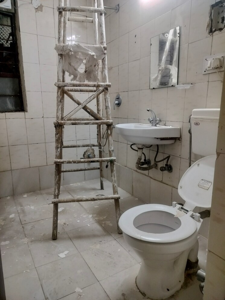 Bathroom, vasant kunj 2 Bedroom 1250 Sq.Ft. Apartment In Vasant Kunj Delhi 9812177