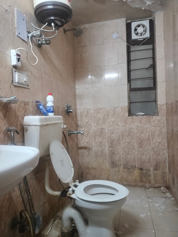 Bathroom, vasant kunj 2 Bedroom 1250 Sq.Ft. Apartment In Vasant Kunj Delhi 9812177