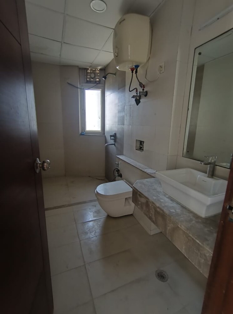 Bathroom, jaypee-kalypso-court 3 Bedroom 2662 Sq.Ft. Apartment In Sector 128 Noida 9812285
