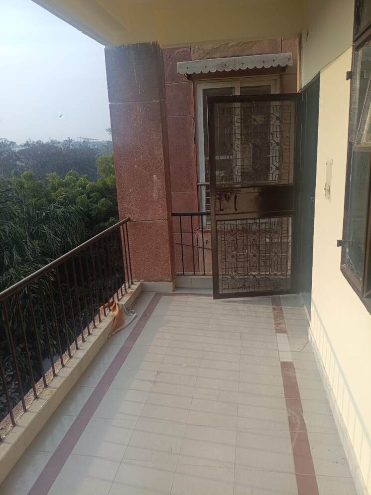 Balcony, rwa-apartments-sector-29 2 Bedroom 1100 Sq.Ft. Apartment In Sector 29 Noida 9812289