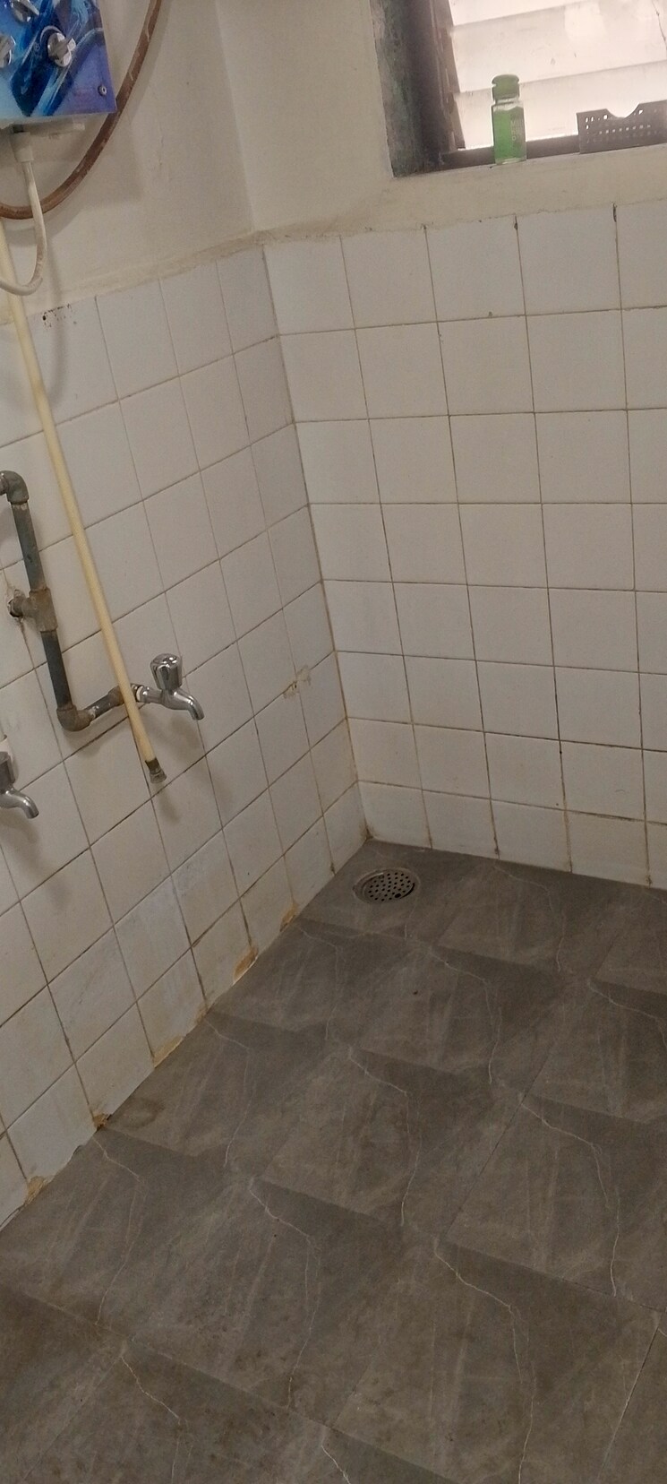 Bathroom, prasad-park 1 Bedroom 610 Sq.Ft. Builder Floor In Hingne Khurd Pune 9812315