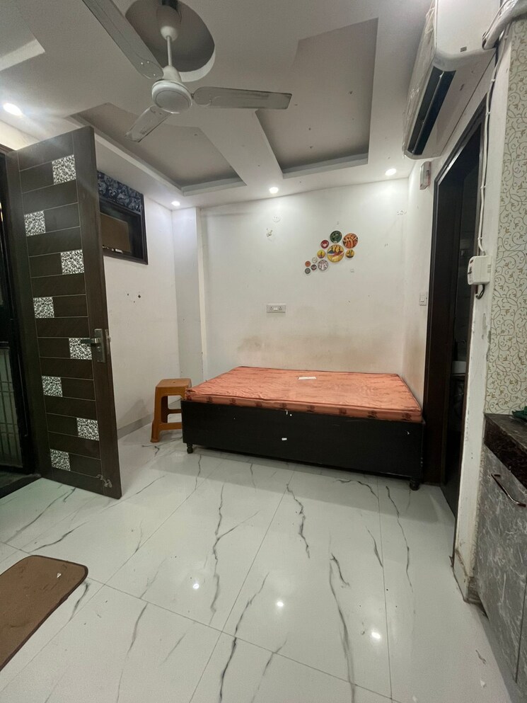 Cover Image, saket 1 RK 350 Sq.Ft. Builder Floor In Saket Delhi 9812301