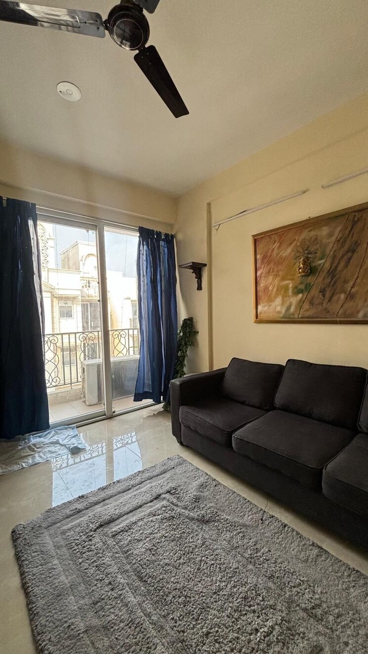 Living Room, signature-global-park 2 Bedroom 845 Sq.Ft. Apartment In Sohna Sector 36 Gurgaon 9812352