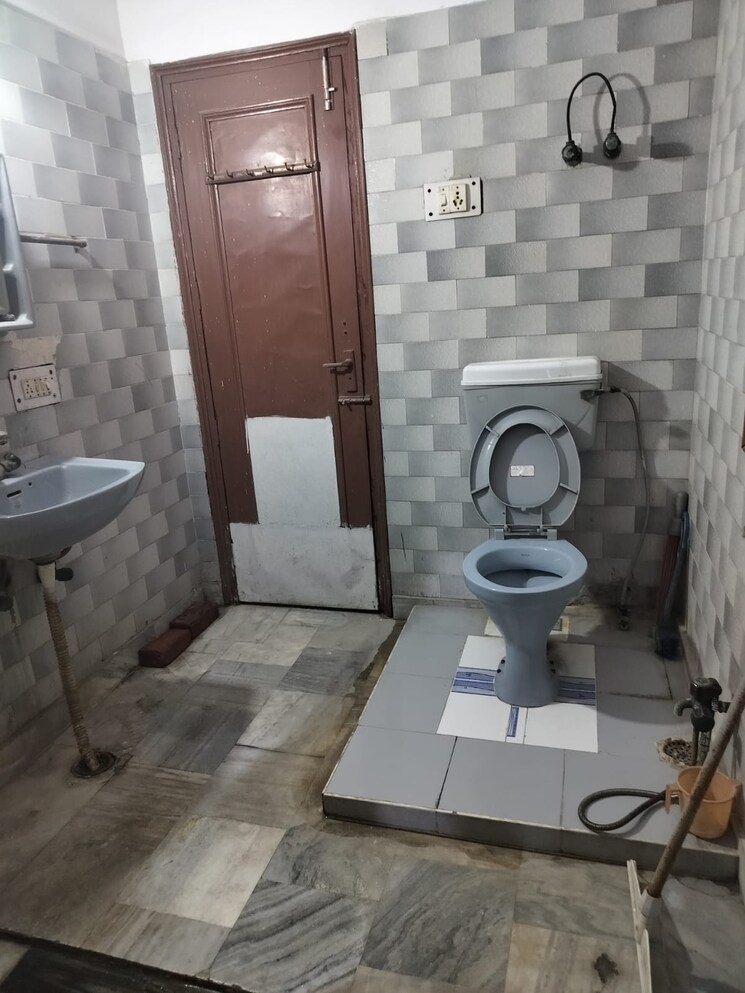 Bathroom, eldeco-ananda 3 Bedroom 1650 Sq.Ft. Builder Floor In Sector 48 Noida 9812359