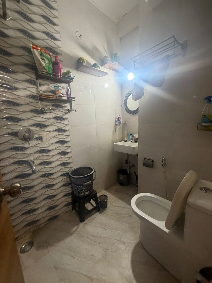 Attached Bathroom, sector 15 2 Bedroom 1500 Sq.Ft. Builder Floor In Sector 15 Gurgaon 9812384