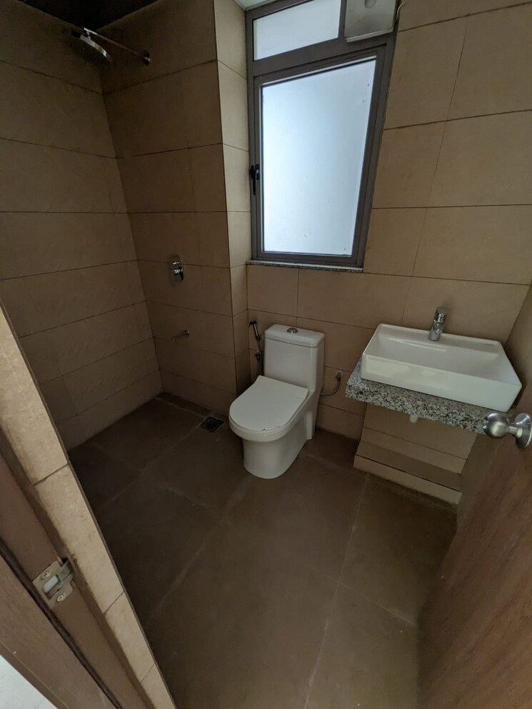 Bathroom, kalpataru-immensa 2 Bedroom 600 Sq.Ft. Apartment In Kolshet Road Thane 9812497