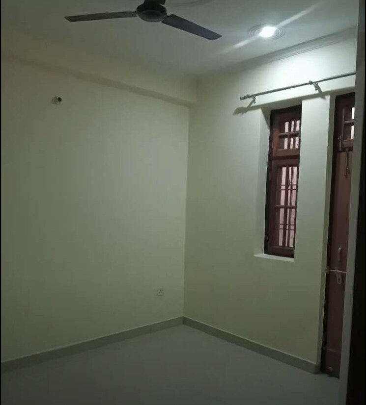 Room, hazratganj 2 Bedroom 1000 Sq.Ft. Apartment In Hazratganj Lucknow 9812553