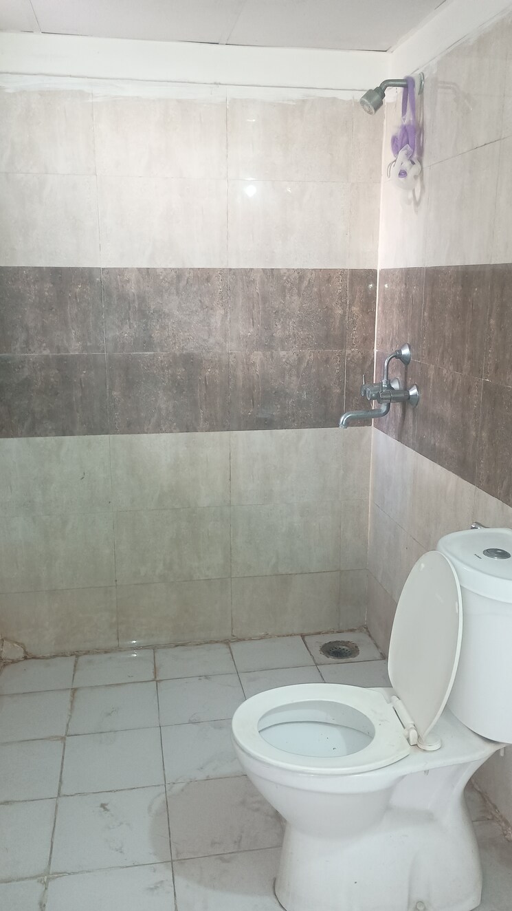 Bathroom, panchsheel-greens-ii 2 Bedroom 1350 Sq.Ft. Apartment In Sector 16 Greater Noida Greater Noida 9812568