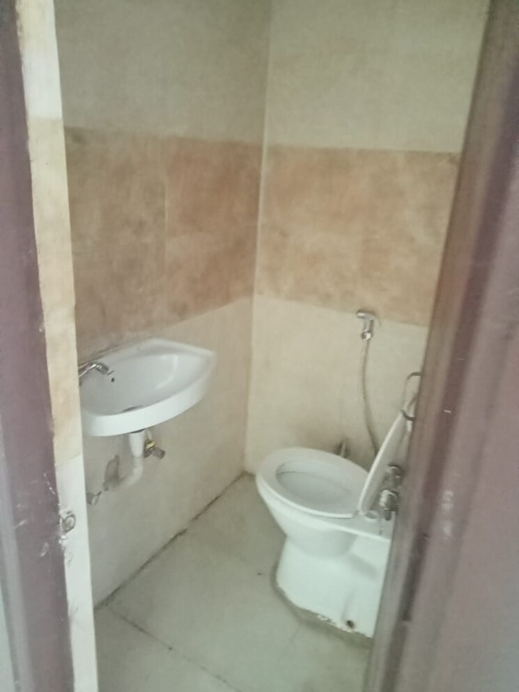 Bathroom, amrapali-leisure-valley 3 Bedroom 1825 Sq.Ft. Villa In Tech Zone 4 Greater Noida Greater Noida 9812574