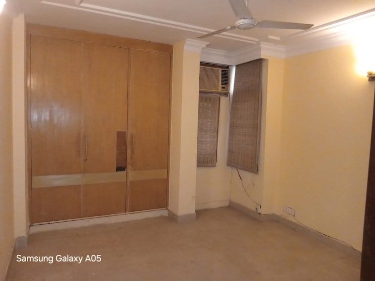 Room, greater kailash ii 3 Bedroom 250 Sq.Yd. Builder Floor In Greater Kailash ii Delhi 9812587