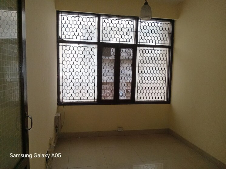 Room, greater kailash ii 3 Bedroom 250 Sq.Yd. Builder Floor In Greater Kailash ii Delhi 9812587