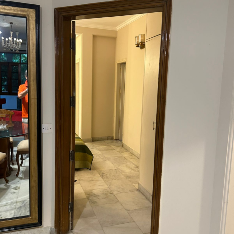 undefined, defence colony 3 Bedroom 325 Sq.Yd. Builder Floor In Defence Colony Delhi 9812607