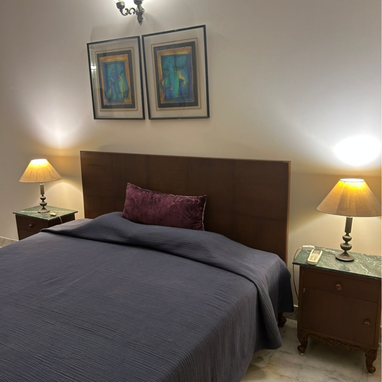 Bedroom, defence colony 3 Bedroom 325 Sq.Yd. Builder Floor In Defence Colony Delhi 9812607