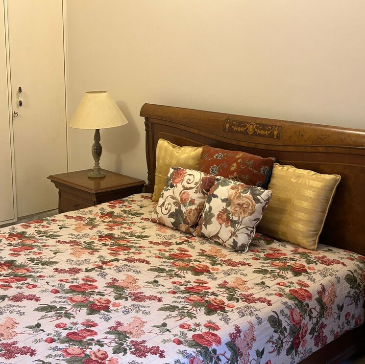 Bedroom, defence colony 3 Bedroom 325 Sq.Yd. Builder Floor In Defence Colony Delhi 9812607