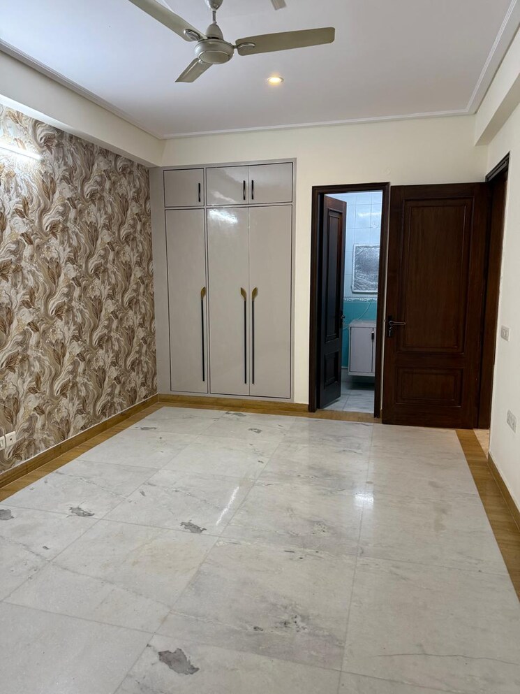 Room, saket 3 Bedroom 200 Sq.Yd. Builder Floor In Saket Delhi 9812623