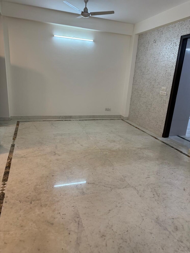 Room, saket 3 Bedroom 200 Sq.Yd. Builder Floor In Saket Delhi 9812623