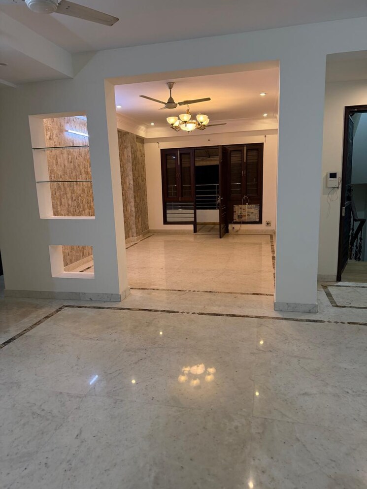 Cover Image, saket 3 Bedroom 200 Sq.Yd. Builder Floor In Saket Delhi 9812623