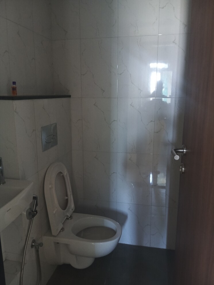 Bathroom, dosti-west-county-phase-4-dosti-pine 2 Bedroom 692 Sq.Ft. Apartment In Balkum Pada Thane 9812724
