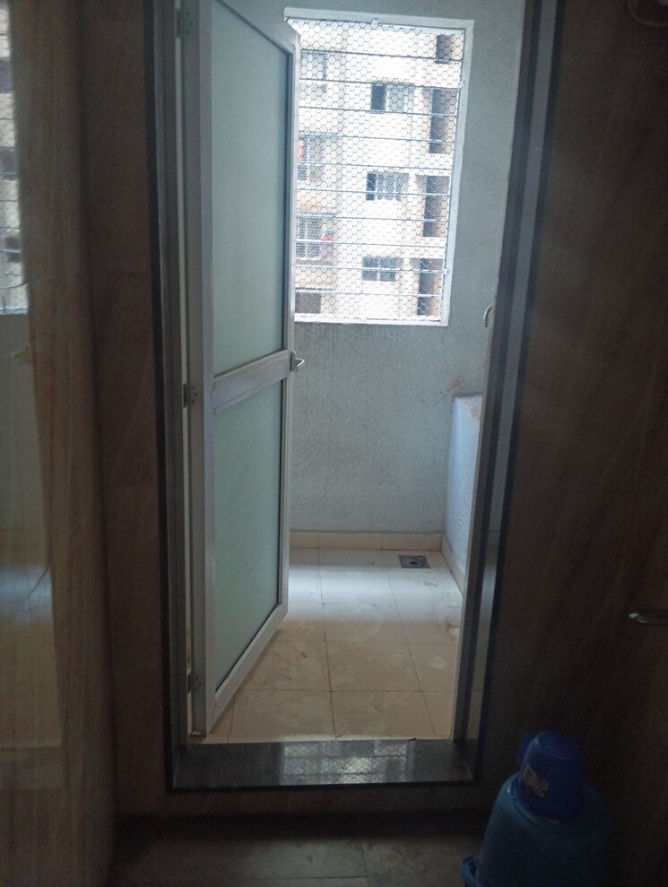 Bathroom, dosti-west-county-phase-4-dosti-pine 2 Bedroom 692 Sq.Ft. Apartment In Balkum Pada Thane 9812724