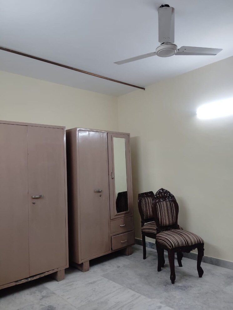 Room, kalkaji 2 Bedroom 1000 Sq.Ft. Builder Floor In Kalkaji Delhi 9812751