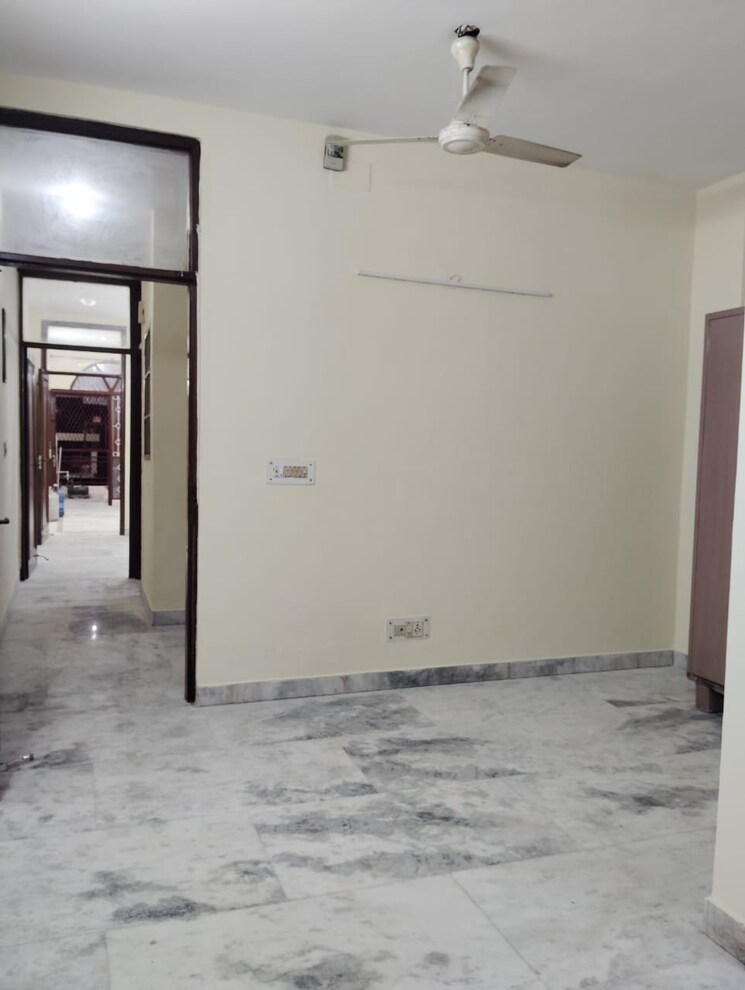 Room, kalkaji 2 Bedroom 1000 Sq.Ft. Builder Floor In Kalkaji Delhi 9812751