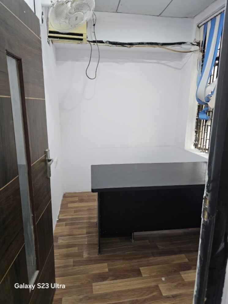 Bathroom, sector 4 Commercial Office Space 500 Sq.Ft. In Sector 4 Noida 9812833