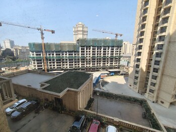Hiranandani Regent Hill