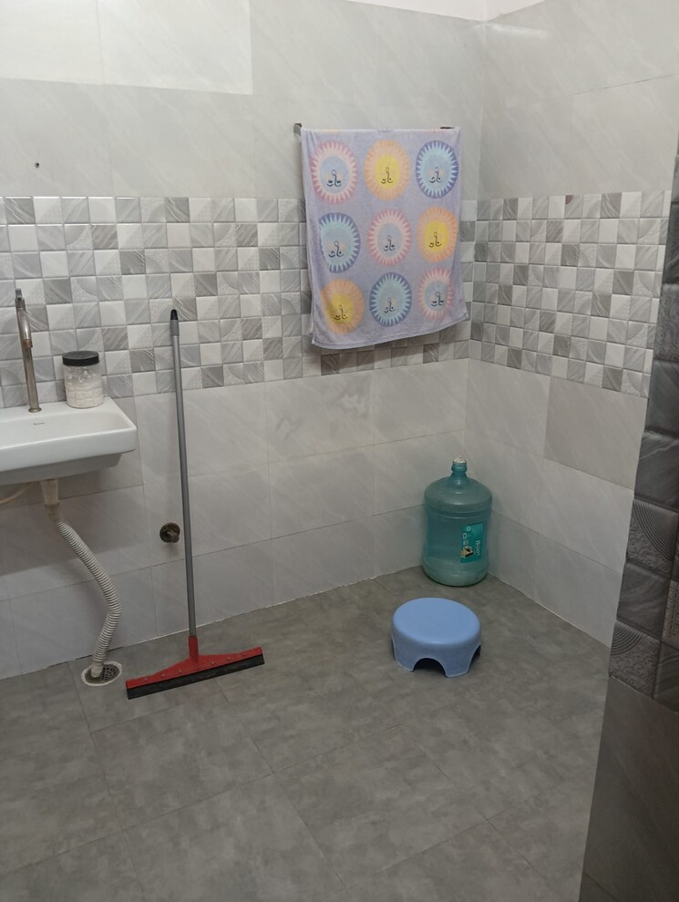 Bathroom, sector 55 1.5 Bedroom 1350 Sq.Ft. Independent House In Sector 55 Noida 9812910