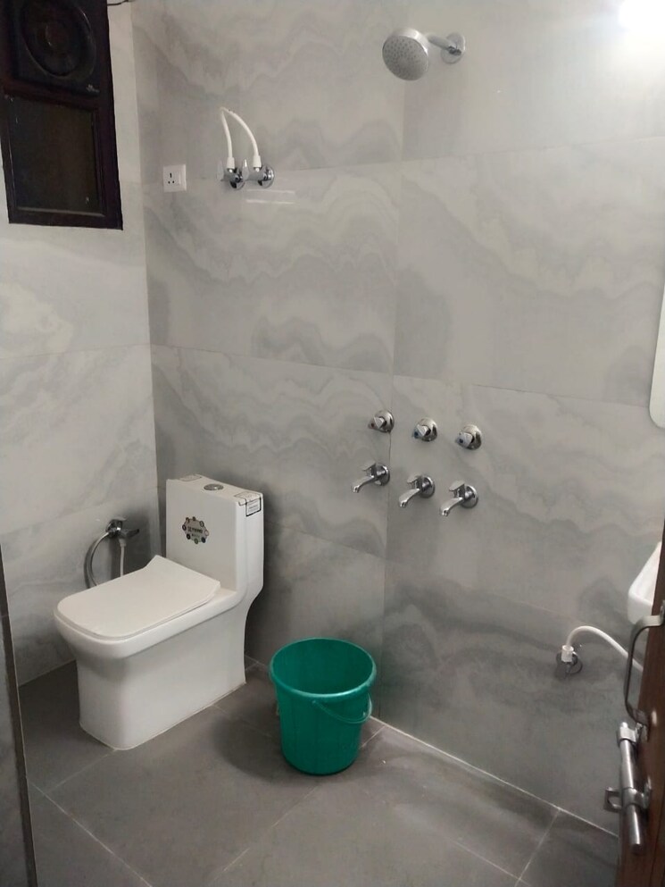 Bathroom, spectrum-metro 3 Bedroom 1545 Sq.Ft. Apartment In Sector 75 Noida 9812919