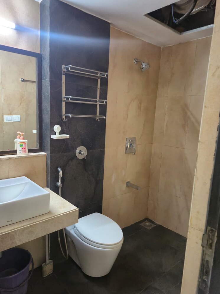 Bathroom, lodha-amara 2 Bedroom 882 Sq.Ft. Apartment In Kolshet Road Thane 9812960