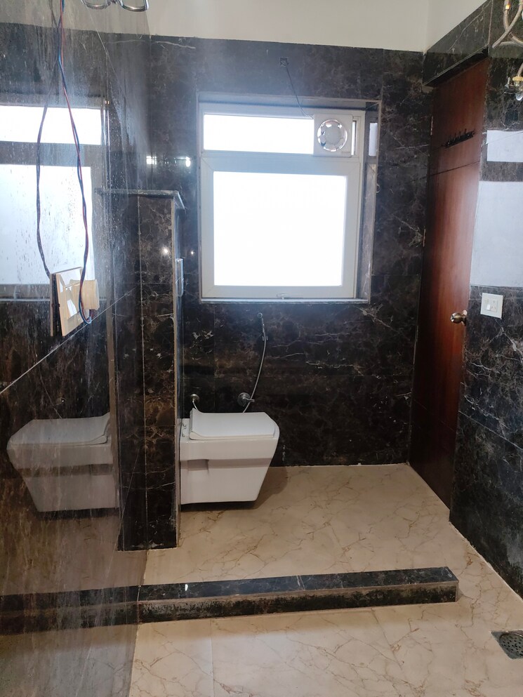 Bathroom, sector 16 3 Bedroom 1800 Sq.Ft. Builder Floor In Sector 16 Panchkula 9812966