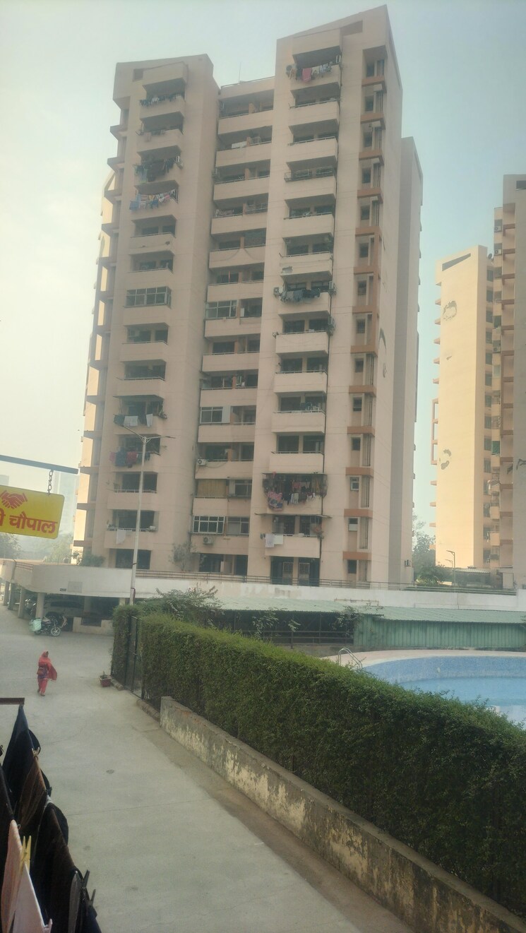 Exterior View, srs-royal-hills 2 Bedroom 1025 Sq.Ft. Apartment In Sector 87 Faridabad 9812989