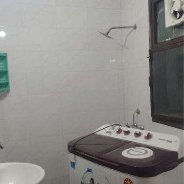 Bathroom in 2 BHK Builder Floor at Sector 43 – for Rent