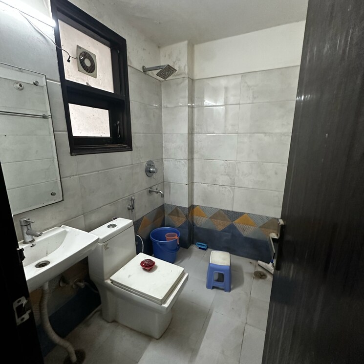 Bathroom, sector 43 2 Bedroom 1800 Sq.Ft. Builder Floor In Sector 43 Gurgaon 9813000