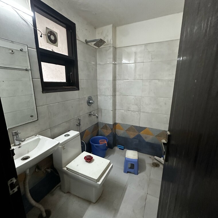 Bathroom, sector 43 2 Bedroom 1800 Sq.Ft. Builder Floor In Sector 43 Gurgaon 9813000