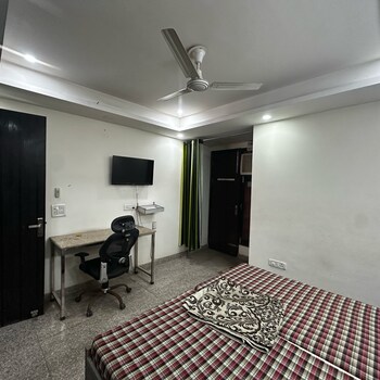 2 BHK Builder Floor for Rent in Sector 43, Gurgaon