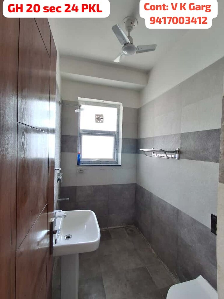 Bathroom, sushma-valencia 3 Bedroom 2000 Sq.Ft. Apartment In International Airport Road Zirakpur 9813011