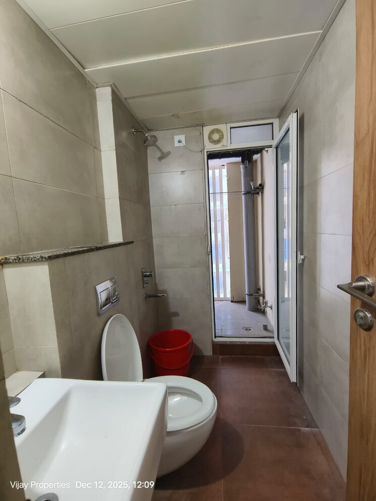 Bathroom, evershine-crown 2.5 Bedroom 1250 Sq.Ft. Apartment In Kandivali East Mumbai 9813069