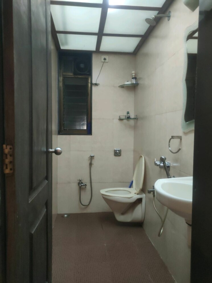 Bathroom, hiranandani-gardens-eden-bungalows 3 Bedroom 2800 Sq.Ft. Villa In Powai Mumbai 9813078