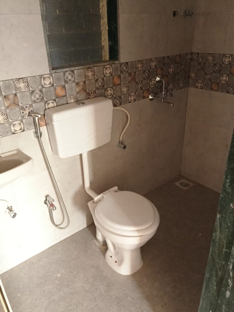 Bathroom, luis-apartment 1 Bedroom 425 Sq.Ft. Apartment In Dadar West Mumbai 9813080