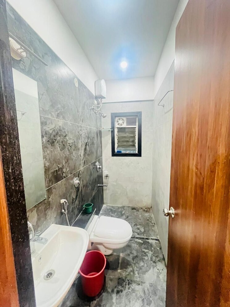Bathroom, ved-bhavan-apartment 2.5 Bedroom 1600 Sq.Ft. Apartment In Kothrud Pune 9813148