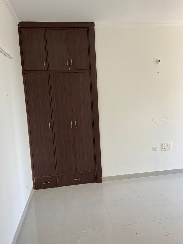 Room, panchkula urban estate 3 Bedroom 1850 Sq.Ft. Apartment In Panchkula Urban Estate Panchkula 9813192