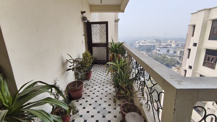 Balcony, arun-vihar-sector-37 2 Bedroom 1100 Sq.Ft. Apartment In Sector 37 Noida 9813229