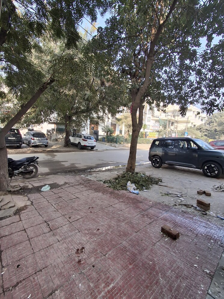  Parking, sector 23 1 RK 800 Sq.Ft. Builder Floor In Sector 23 Gurgaon 9813258