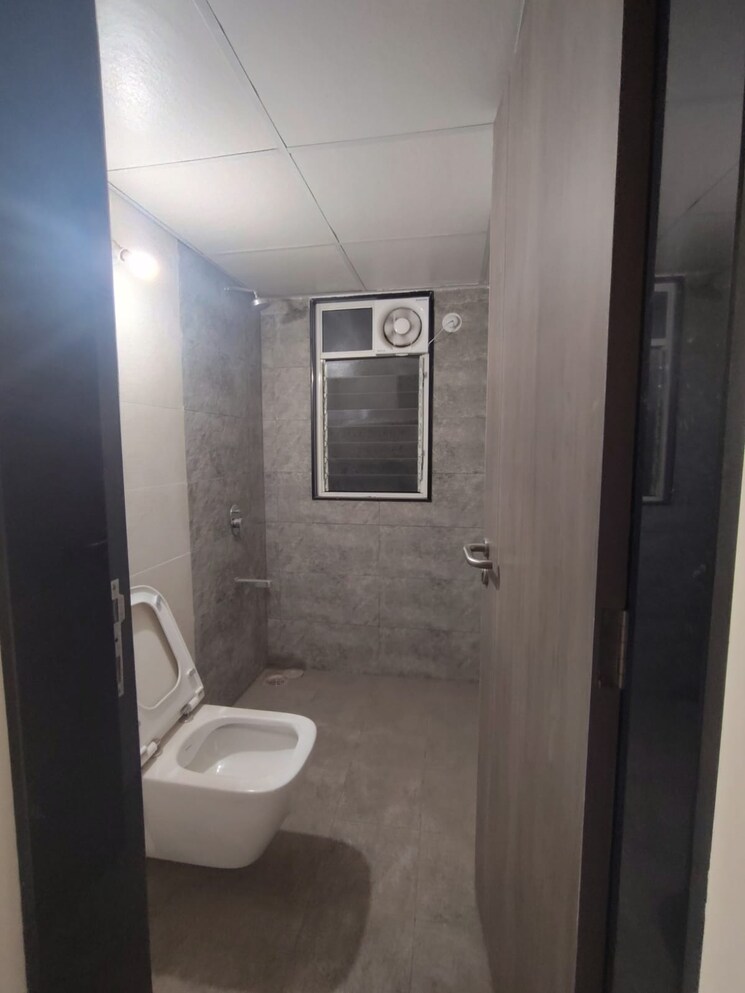 Bathroom, paranjape-trident-towers 2 Bedroom 845 Sq.Ft. Apartment In Wakad Pune 9813248