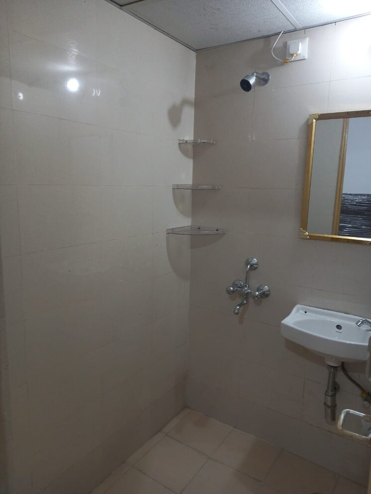 Attached Bathroom, sector 111 1.5 Bedroom 900 Sq.Ft. Builder Floor In Sector 111 Gurgaon 9813273